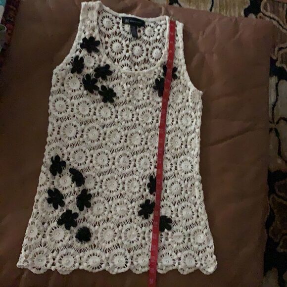 International Concepts Top Off White Crotchet Floral Black Flower Size XS - Picture 9 of 9